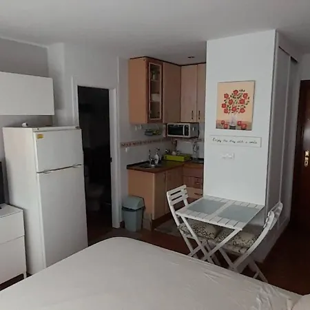 Estudio En Zona Petonal Y Cerca A La Playa 토레몰리노스