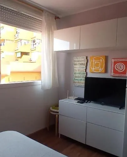 Estudio En Zona Petonal Y Cerca A La Playa